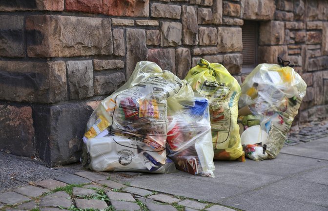 In immer mehr Regionen und Kommunen in Deutschland werden die Gelben Säcke durch die Gelbe Tonne ersetzt. Warum das so ist, erfahren Sie hier.<span class='image-autor'>Foto: Tupungato / Shutterstock.com</span>