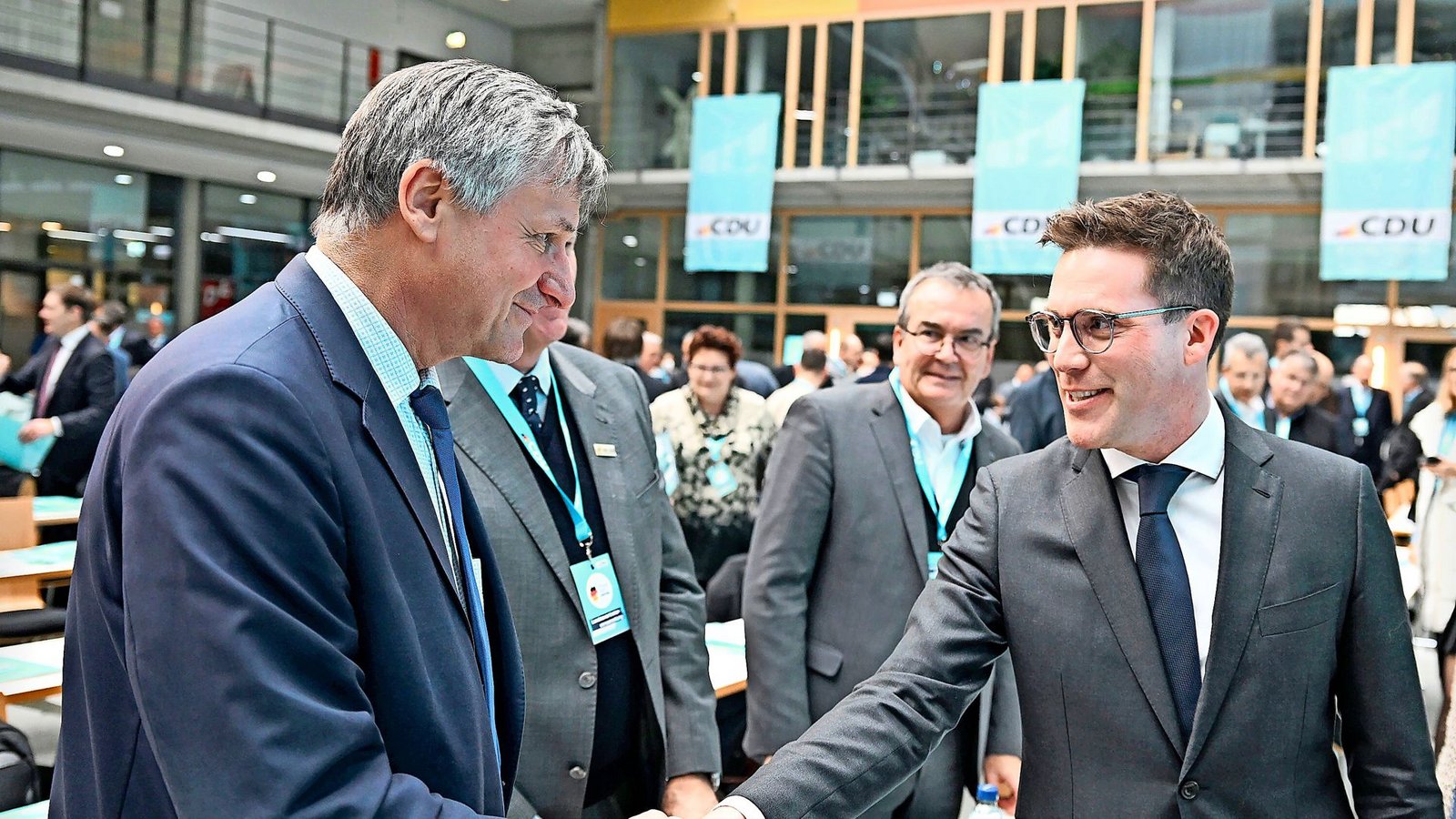Rülke sucht die Nähe zum CDU-Mann Manuel Hagel (rechts).Foto: dpa/Bernd Weißbrod