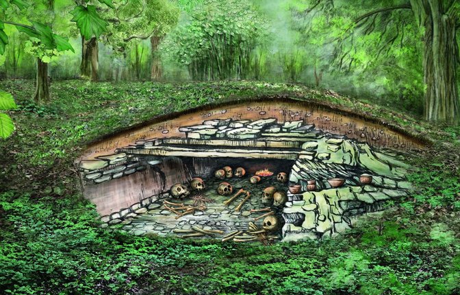 Rekonstruktion des Felskammergrabs von (um 3100 v. Chr.): Unter den Bestatteten fand sich aufgrund der genetischen Analysen u. a. der Sohn einer Familie aus der circa 250 Kilometer weiter südlich gelegenen Wetterau. <span class='image-autor'>Foto: Susanne Beyer/Institut f. UFG/Uni Kiel</span>
