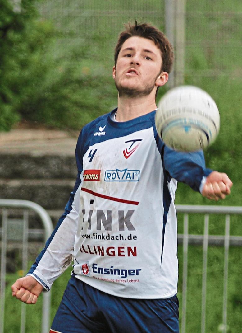 Viel Arbeit wird auf David Fanz und die Abwehr des TV Vaihingen gegen Calws Angreifer Raphael Schlattinger zukommen. Foto: Nachreiner