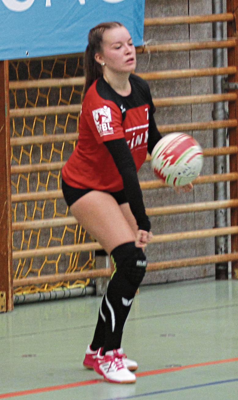 Aus einer sicheren Abwehr heraus haben die Faustballerinnen des TV Vaihingen mit Nienke Maisch sauber aufgebaut und beide Spiele am Wochenende gewonnen. Foto: Archiv/Nachreiner