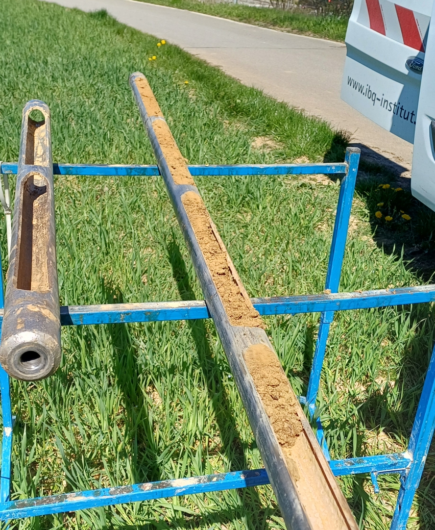 Die Bodenprobe in der Sonde. Die Bodenprobe in der Sonde.