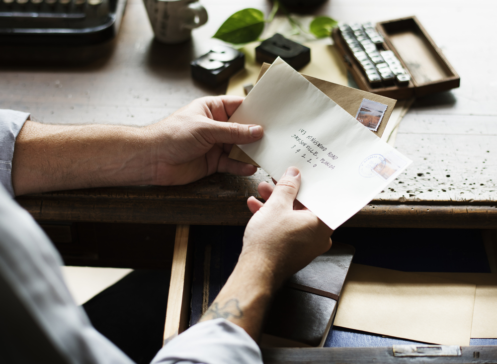 Wie viele Briefmarken darf man auf einen Brief kleben?