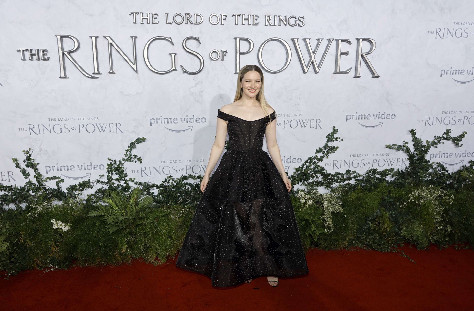 Morfydd Clark spielt die junge Galadriel. Ebenfalls bei der Premiere dabei waren: ...<span class='image-autor'>Foto: AFP/KEVIN WINTER</span>