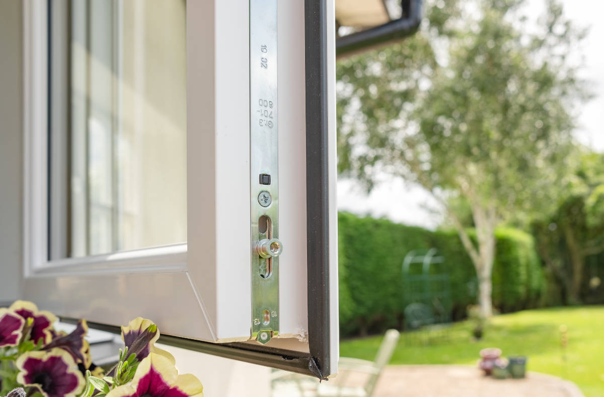 Schimmel an Fensterdichtung entfernen So geht’s