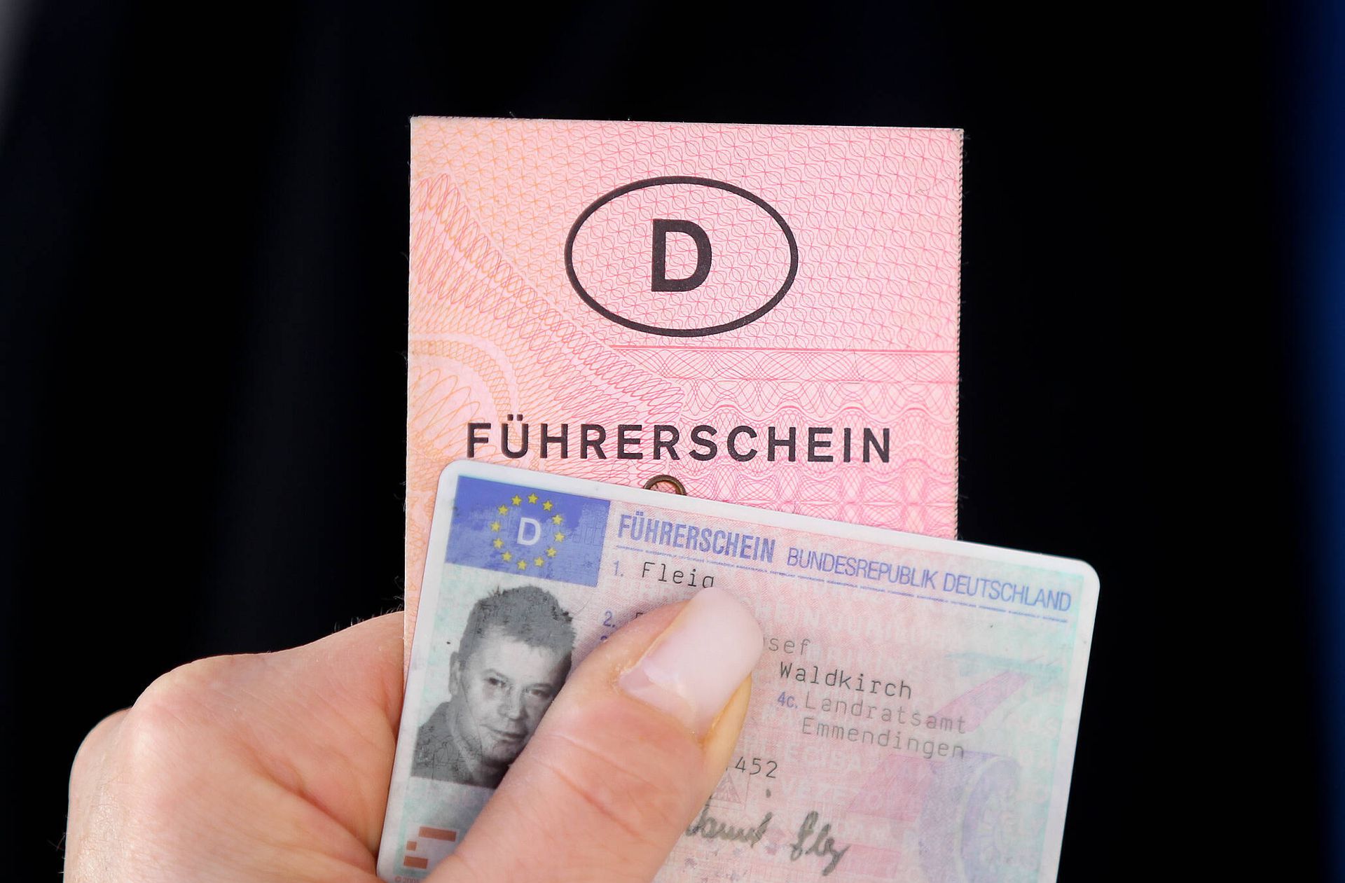 Elegantes Fhrerschein A Alter Bildnull