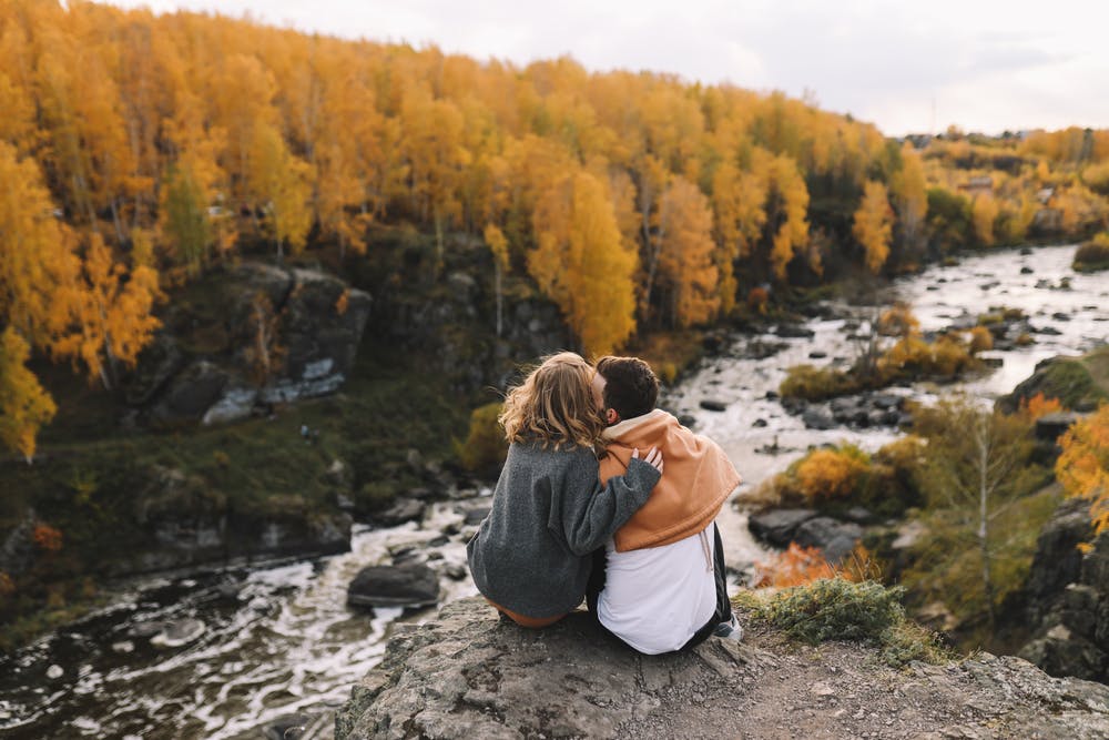 Date-Ideen für den Herbst: Die Natur genießen gehört auch dazu.<span class='image-autor'>Foto: Elizaveta Starkova/Shutterstock</span>
