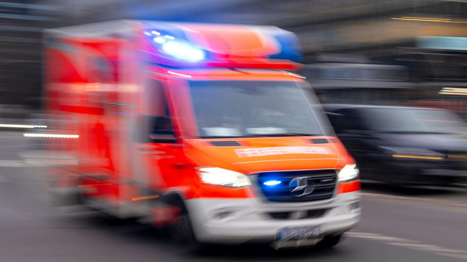 Ein Notarzt konnte nur noch den Tod des Manns feststellen. (Symbolbild)<span class='image-autor'>Foto: dpa/Monika Skolimowska</span>