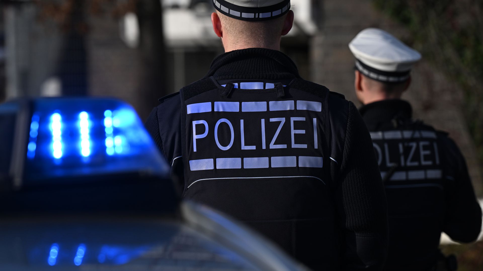 Die Polizei konnte die Raser letztenendes stoppen. (Symbolfoto)Foto: Bernd Weißbrod/dpa/Bernd Weißbrod Die Polizei konnte die Raser letztenendes stoppen. (Symbolfoto)Foto: Bernd Weißbrod/dpa/Bernd Weißbrod