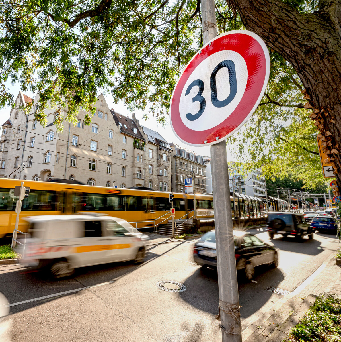 Über Nacht sind neue Schilder am Olgaeck aufgestellt worden.Foto: Stuttgart/Fabrice Weichelt Über Nacht sind neue Schilder am Olgaeck aufgestellt worden.Foto: Stuttgart/Fabrice Weichelt