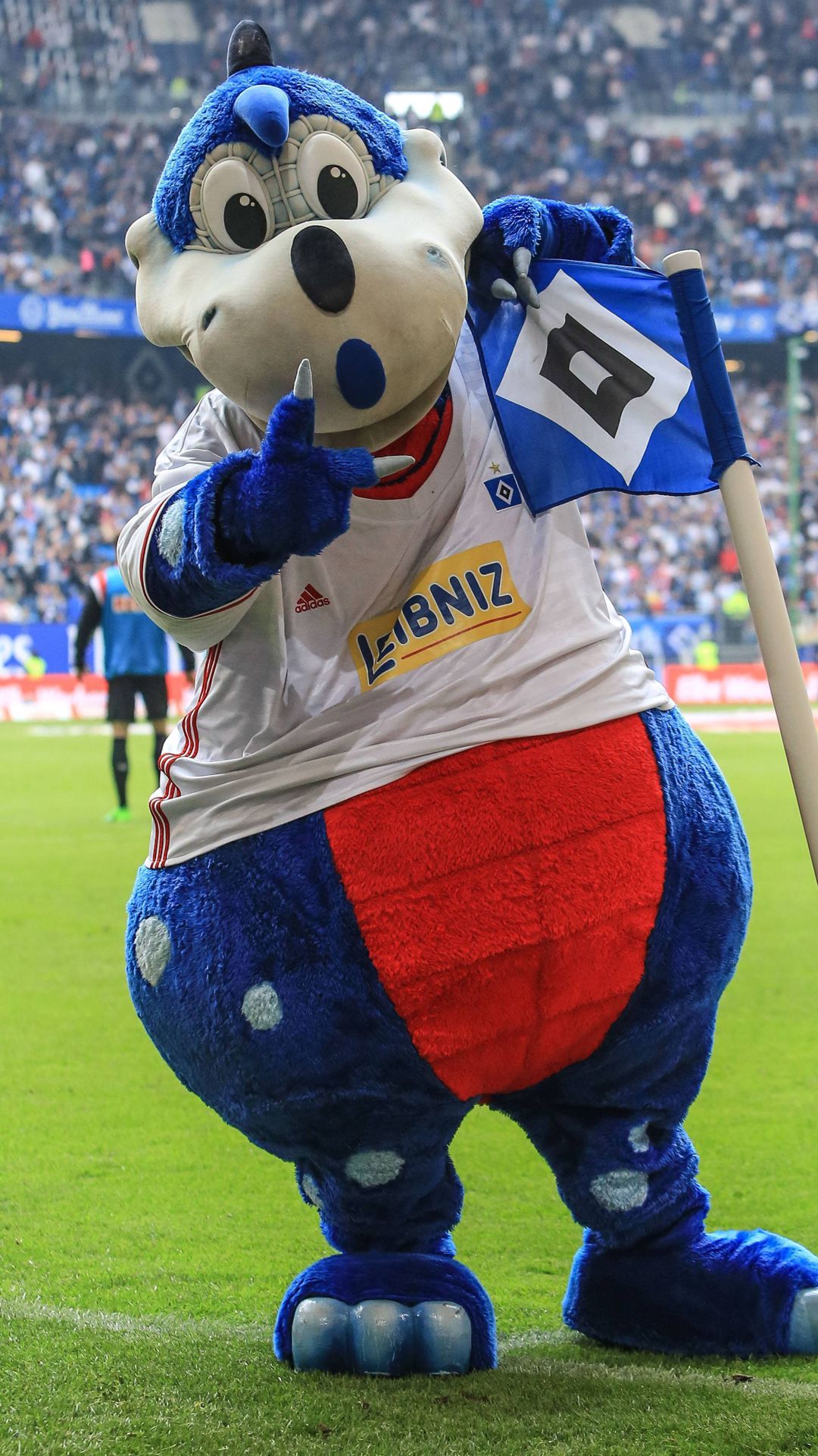 Der HSV galt bis zu seinem Abstieg 2018 als Bundesliga-Dino. Passend dazu hat der Verein auch einen Dino als Maskottchen, der den Namen Herrmann trägt.Foto: imago/Oliver Ruhnke Der HSV galt bis zu seinem Abstieg 2018 als Bundesliga-Dino. Passend dazu hat der Verein auch einen Dino als Maskottchen, der den Namen Herrmann trägt.Foto: imago/Oliver Ruhnke