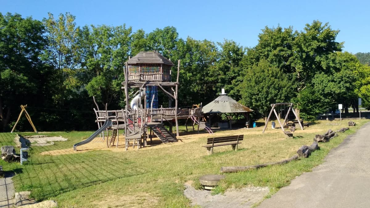 Die Feuerwehr musste Sonntagnacht zum Spiel- und Freizeitgelände an den Felsengärten ausrücken.<span class='image-autor'>Gemeinde Hessigheim</span>