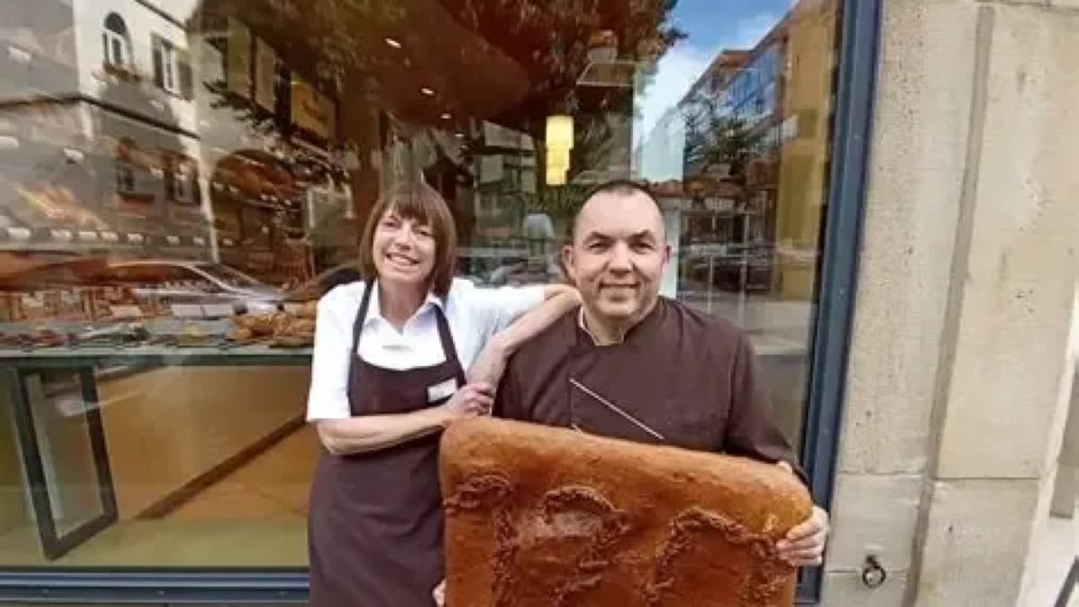 Cornelia und Harald Dressler 2021 vor ihrer Bäckerei in der Ludwigstraße 44 in Stuttgart-West<span class='image-autor'>Bäckerei Dressler</span>